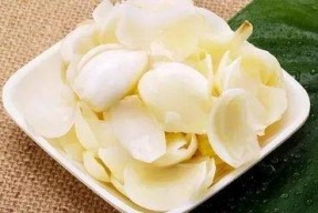 网红吃瓜溜溜梅,溜溜梅成热门零食伴侣